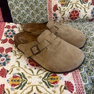 Birkenstock Clogs women’s wide foot size: 38 (7-7.5)  (5-5.5 men’s) color:Taupe